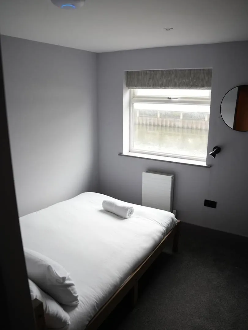 Spacious Cardiff Apartment For Large Groups! 0*,  United Kingdom