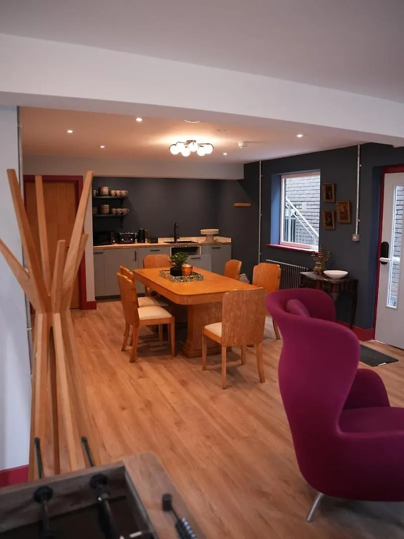 Spacious Cardiff Apartment For Large Groups!