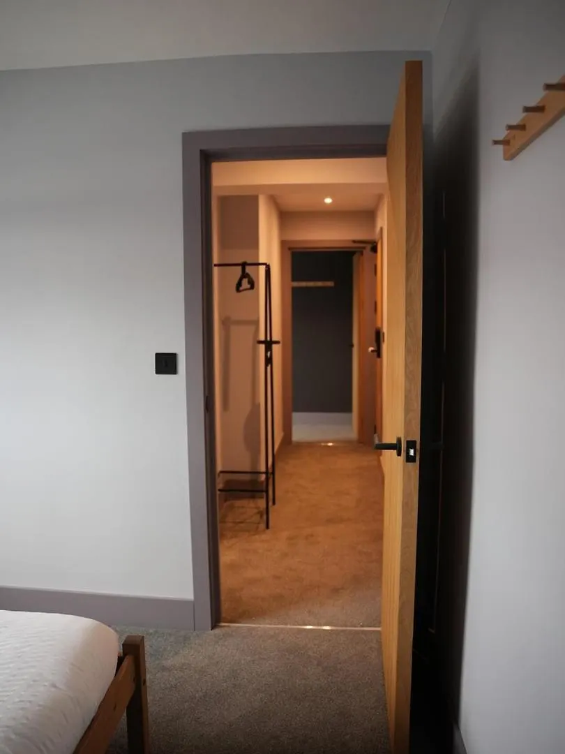 Spacious Cardiff Apartment For Large Groups!