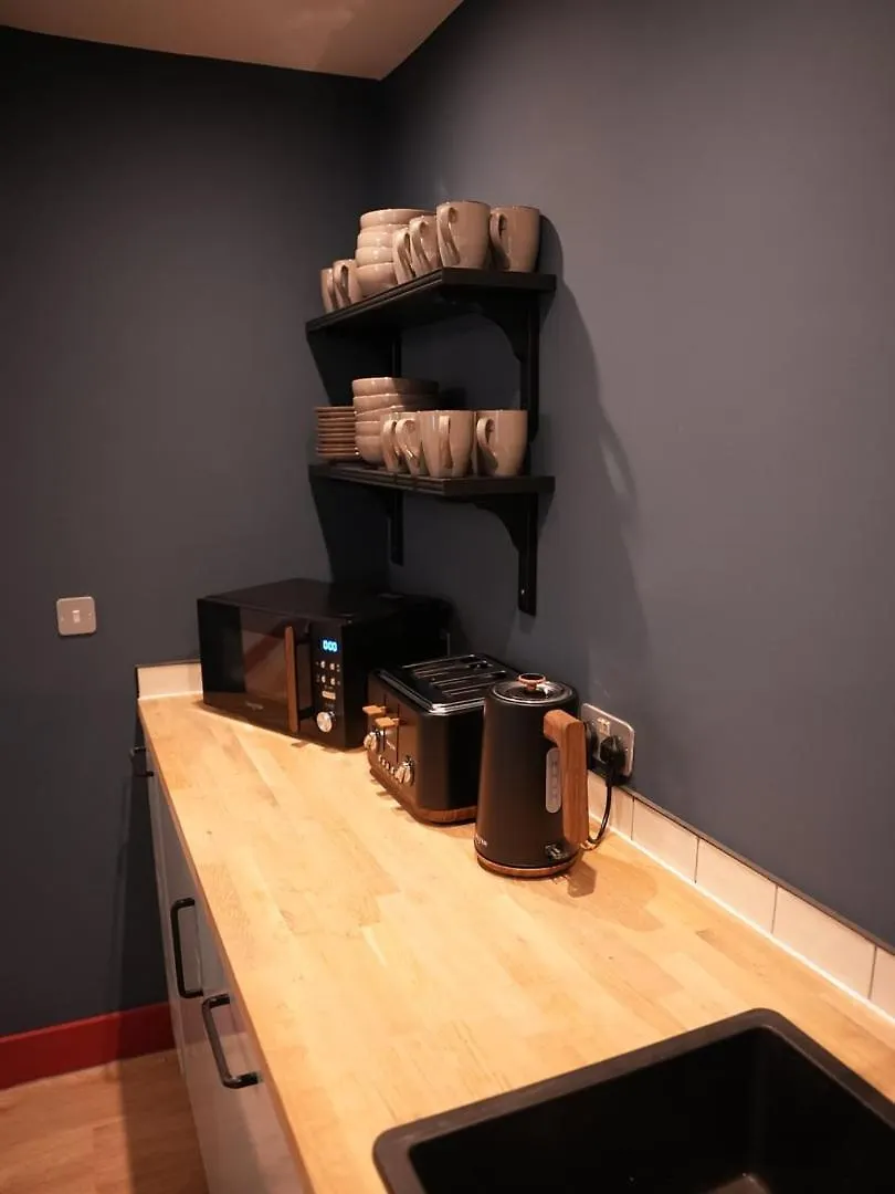 Spacious Cardiff Apartment For Large Groups!